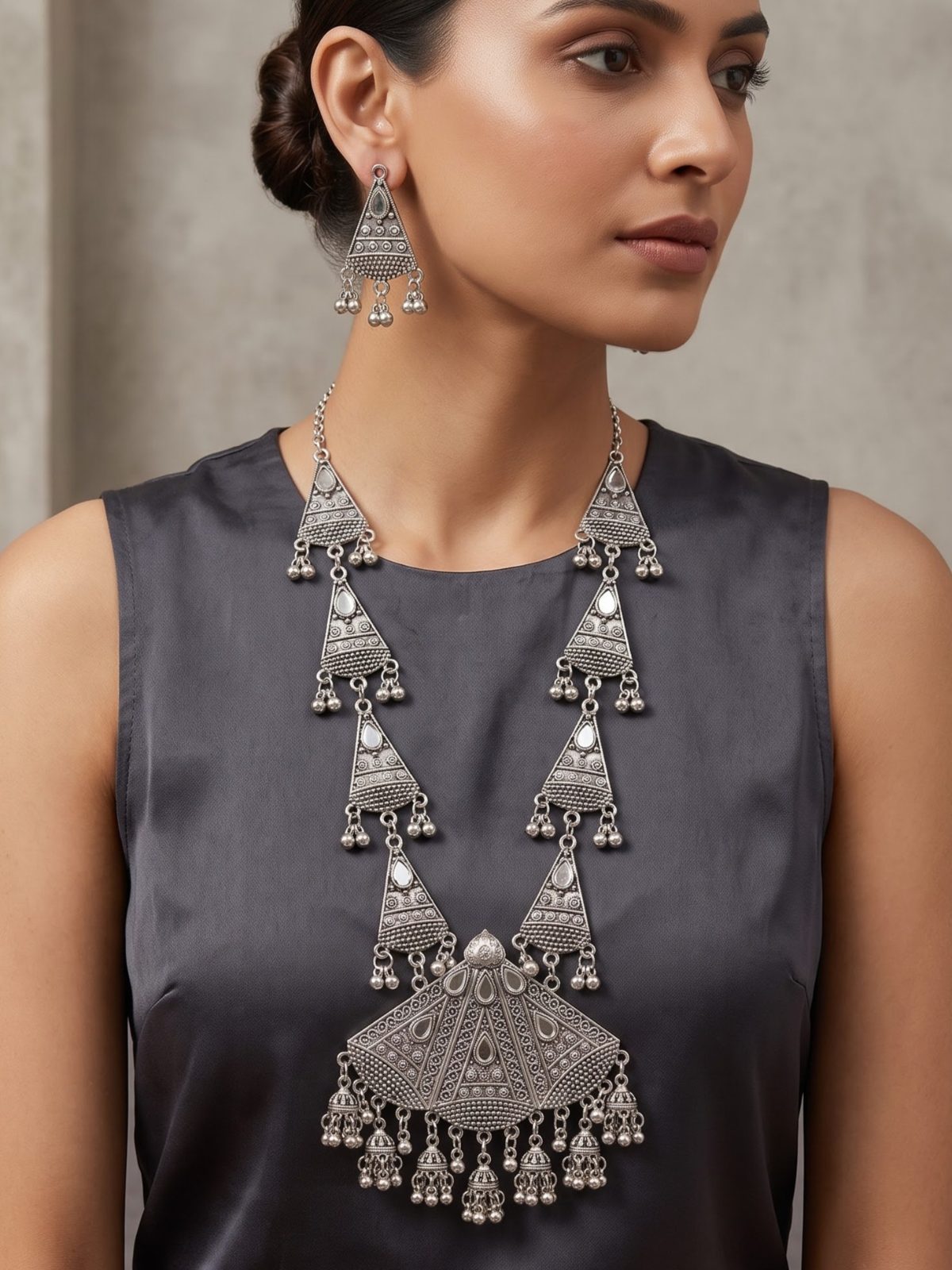 Kavya Silver Statement Necklace