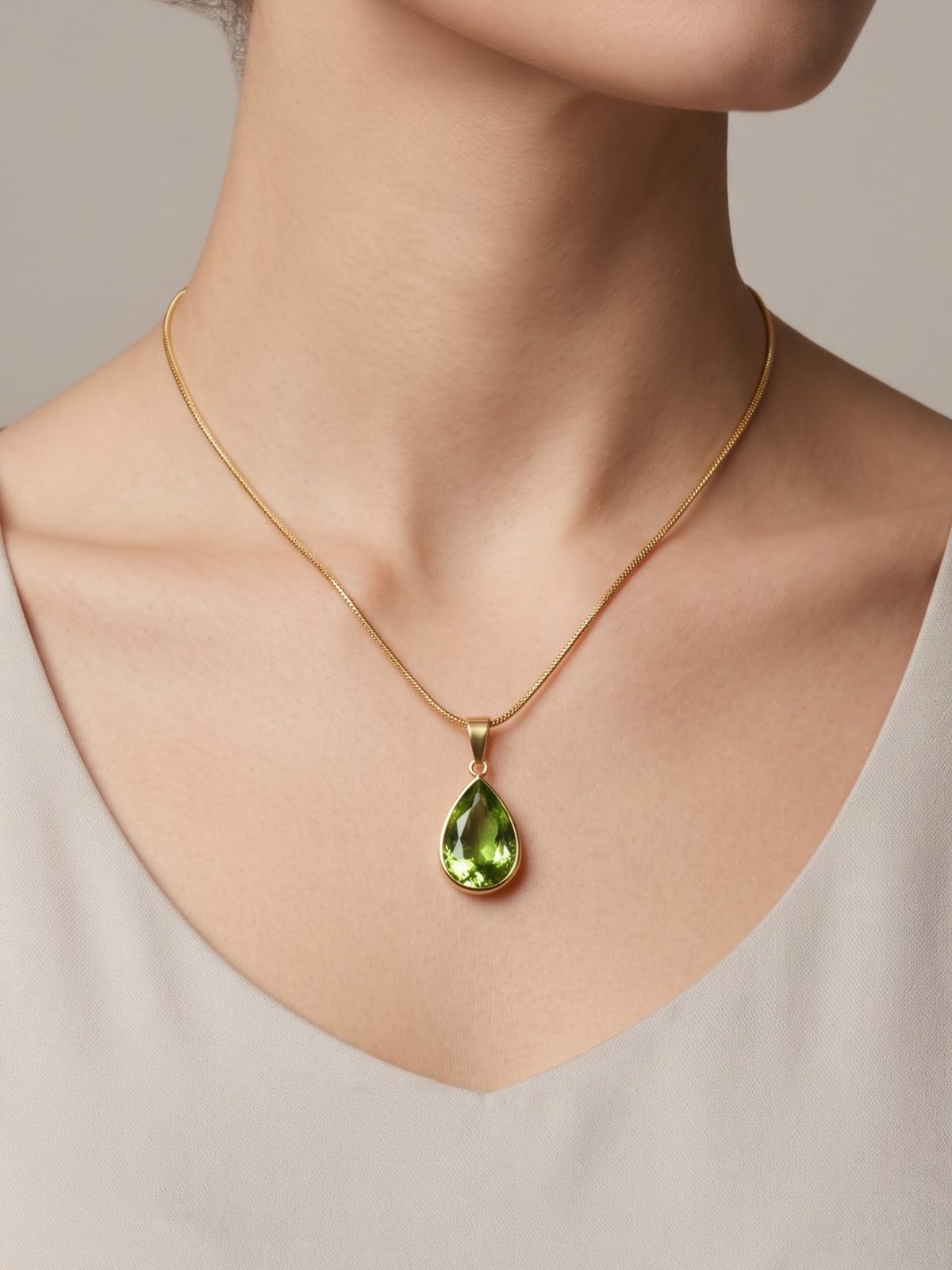 Reyna Elegant Teardrop Necklace Design